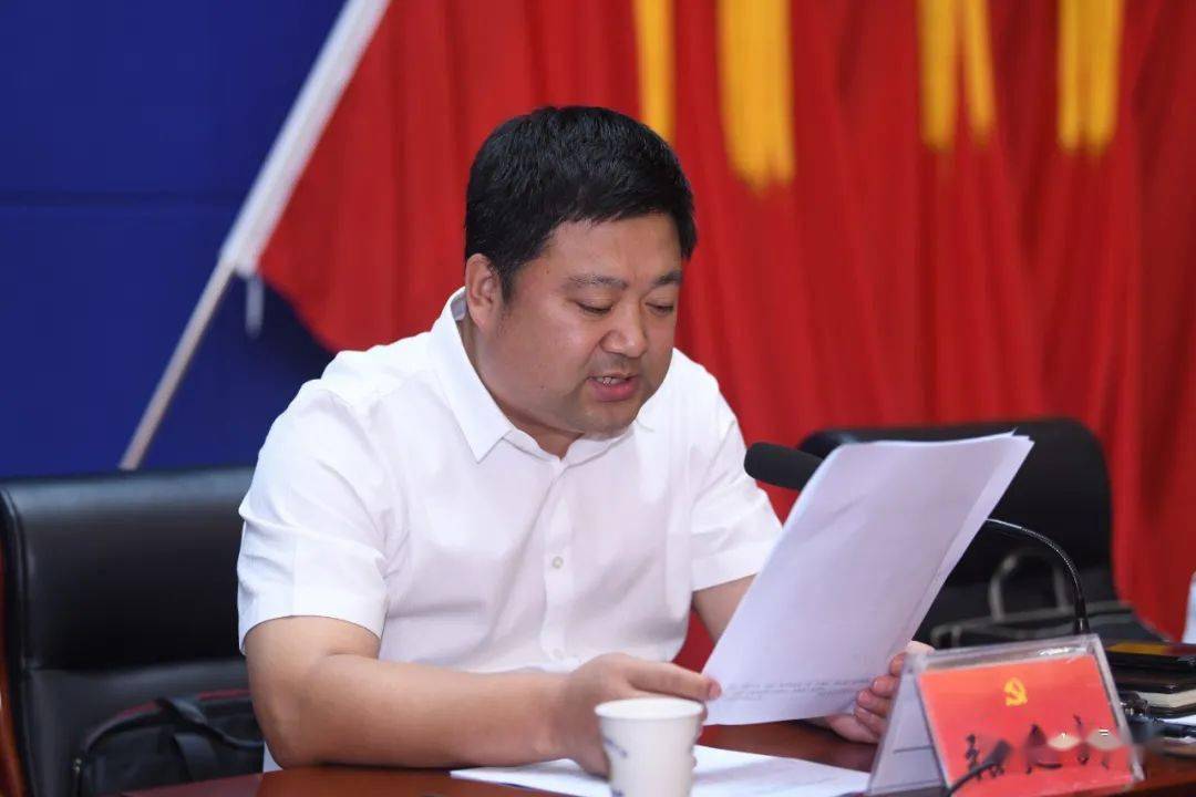 旬邑县委副书记张延武宣读了2019年度全县追赶超越目标责任考核表彰