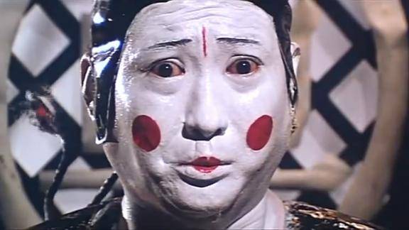 熊孩子差点把纸人大叔点着了这可是洪金宝经典银幕形象啊