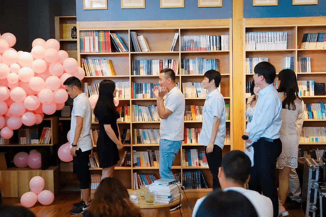 以书会友|合川区举办七夕读书交友活动_何江潇