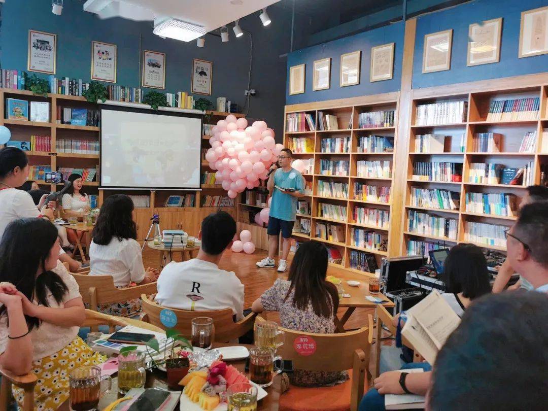 以书会友合川区举办七夕读书交友活动