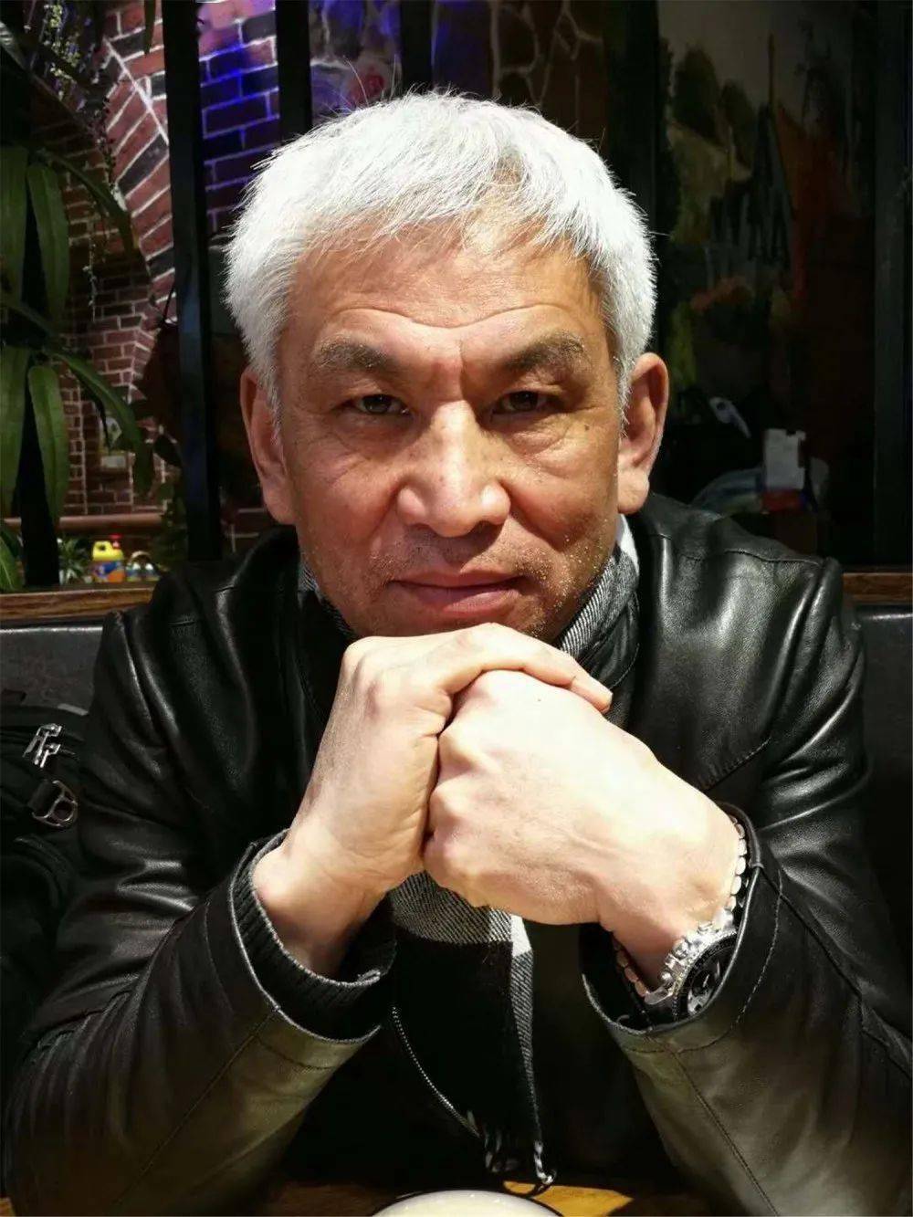 带着母亲去旅行周力军作品欣赏