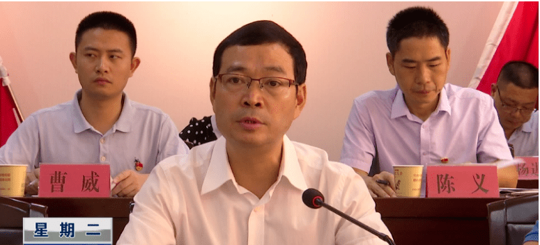 会上,县委书记王金狮指出:要强化认识,高站位推动河湖管护工作.