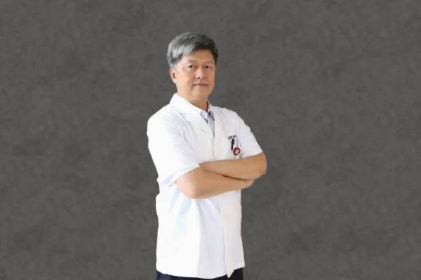 汪栋主任医师,教授泰康仙林鼓楼医院胸外科出诊时间周一上午,周三上午