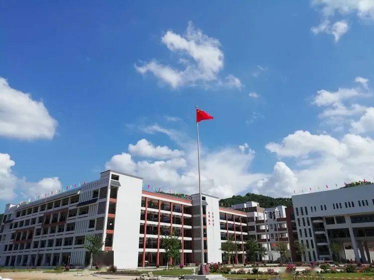 多图预警带你走进封开县广信中学全方位了解这所全新学府