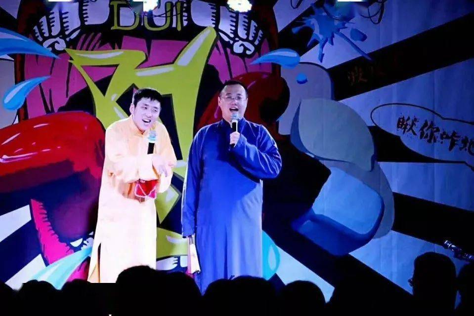 前排座售罄鑫荷相声汇圣朗卢山相声演员王小虾大头本周助演