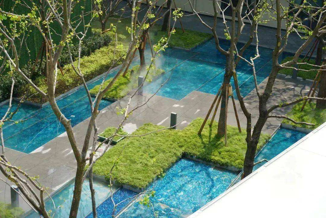 肯思↑ 广州中海 · 左岸澜庭 / 赛肯思景观方形的种植池设计整齐划一