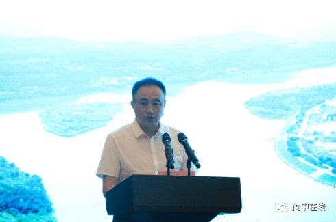 大会第三项阆中市文化旅游协会会长杨彩虎先生作表态性发言并作阆中