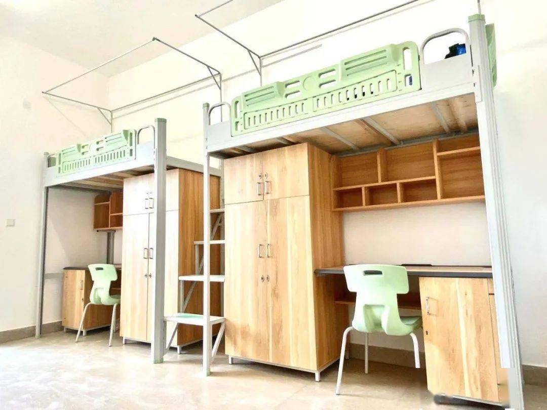 市委书记市长为漳州一中高中部揭牌加油新同学