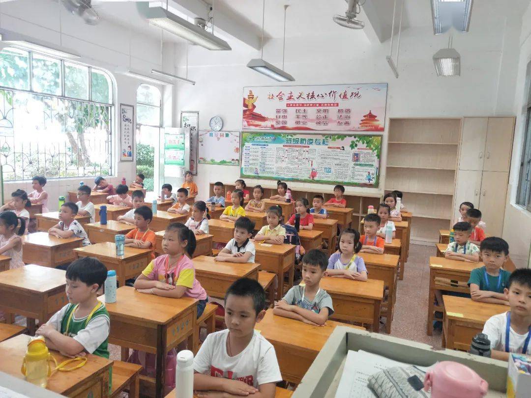 快乐起航以爱启萌佛山市白燕小学举行一年级新生入学体验活动