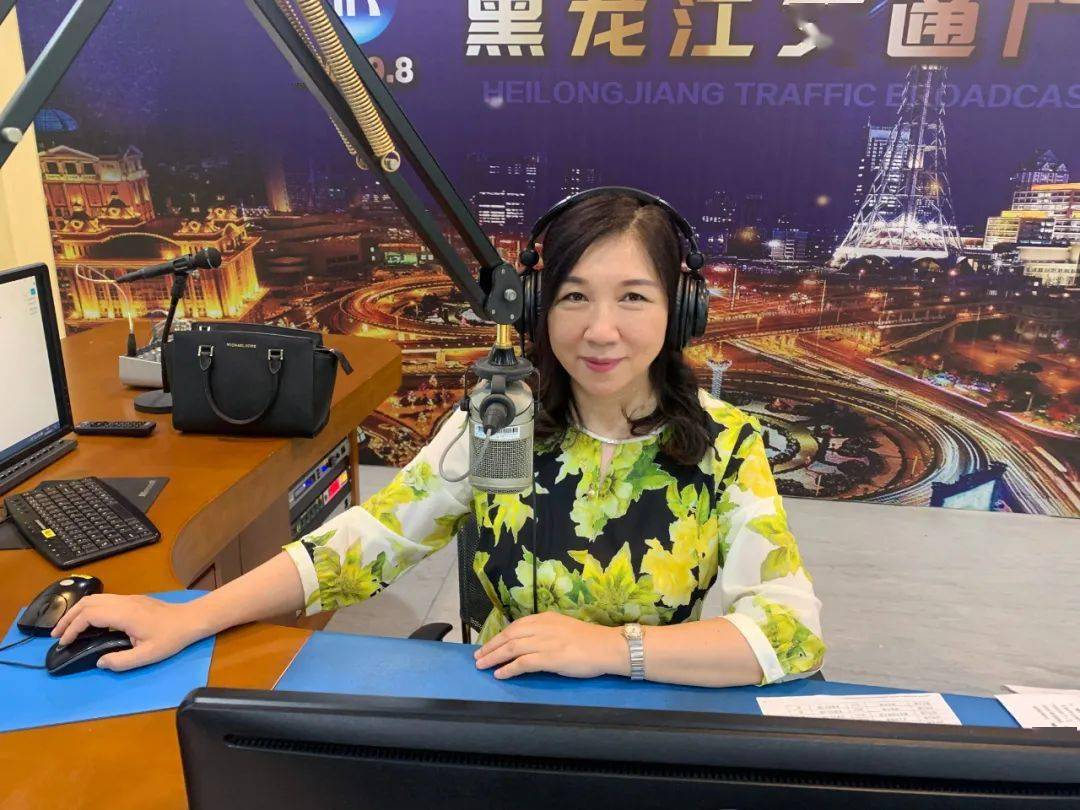 这里的黑车抢了出租车的活儿我省将加大对非法营运车辆的打击力度视频