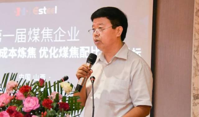 集团总裁张天福在论坛上致辞