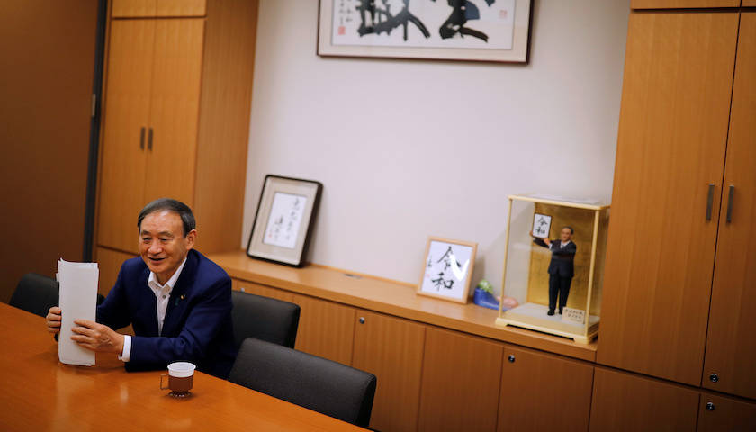 日本官房长官菅义伟决定竞选自民党总裁,为安倍政策长期支持者