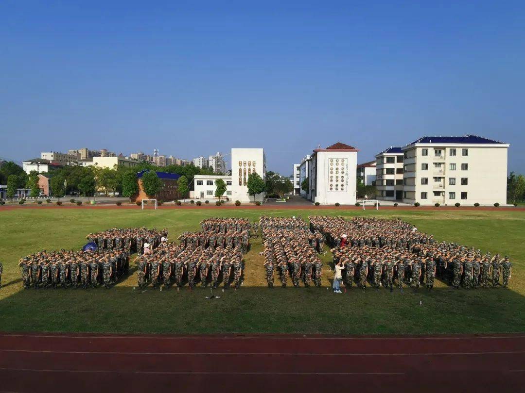 西湖一中召开2020级新生入学教育总结表彰大会