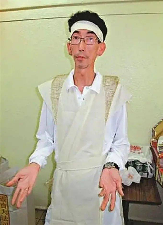 60岁"胖头陀"近照!一度落魄到没钱葬母,身材瘦削但精神奕奕