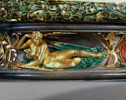 你们猜文艺复兴的贵族用什么装盐?_切利尼