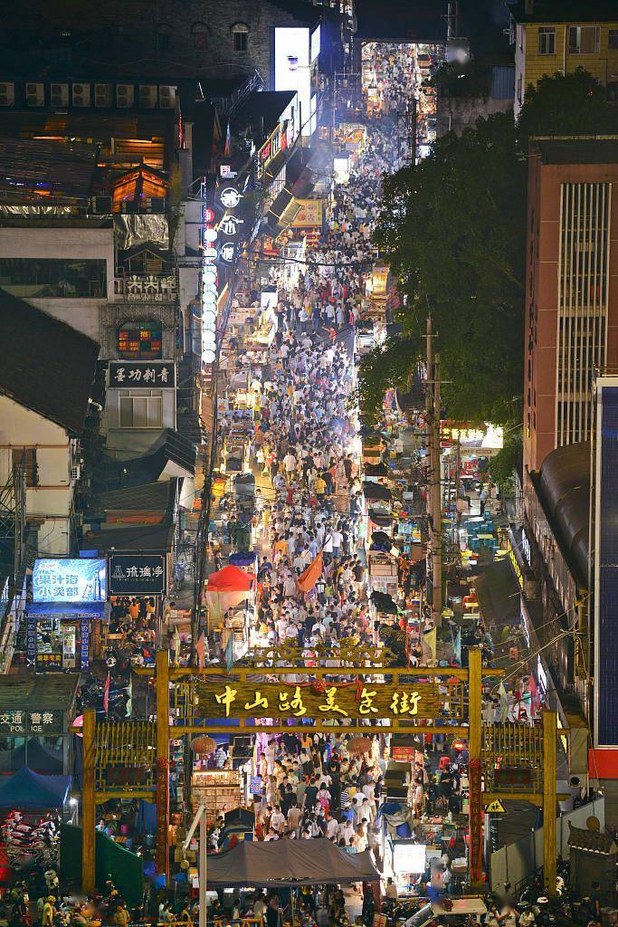 2021南宁华南城美食街图片
