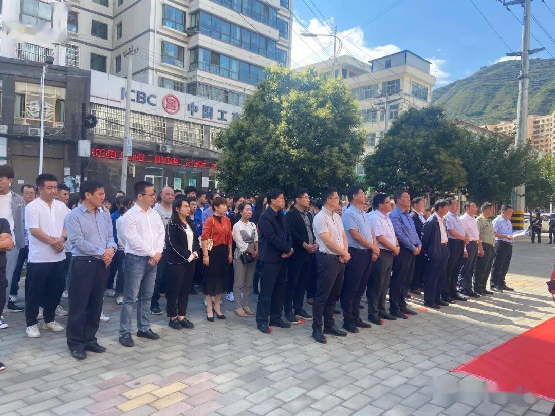 甘肃首个县级直播基地落户宕昌,县长带货引30万粉丝赈灾助农_陇南