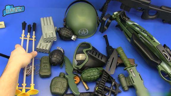 迷彩色弓弩自带望远镜功能帅气玩具步行枪英雄头盔