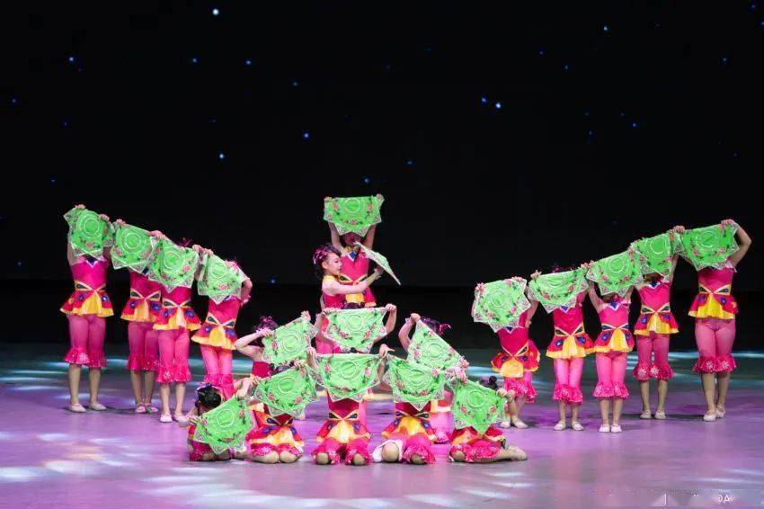 【2020|新苗艺术中心】小舞蹈家获奖作品《蝴蝶飞》赏析