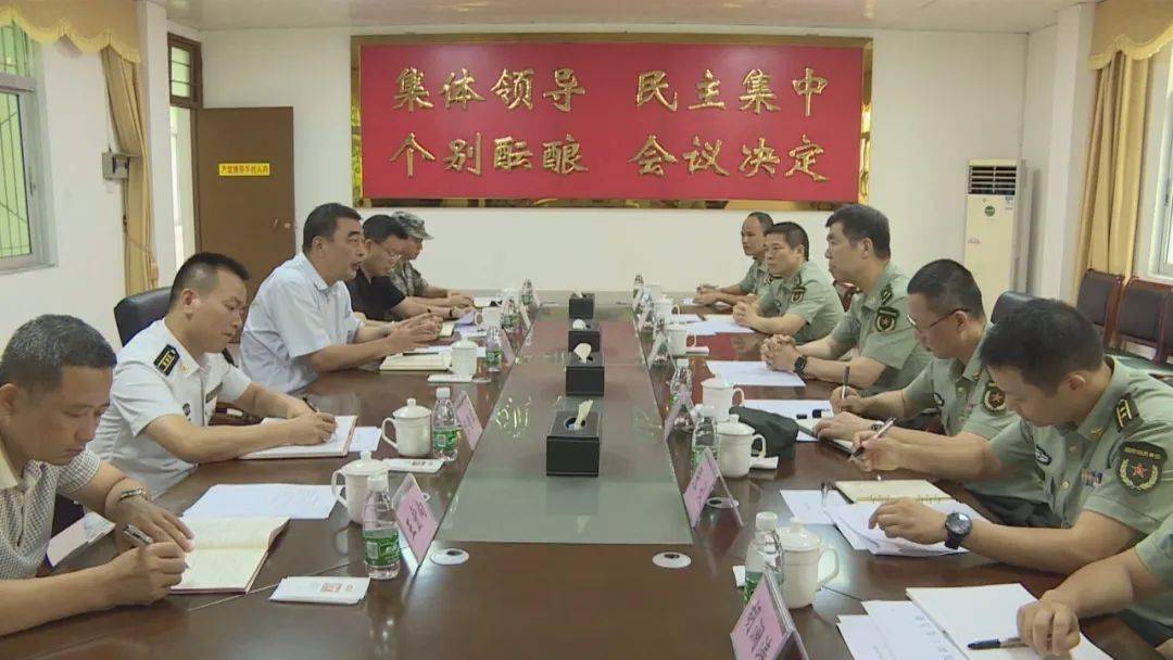 海南省军区司令员杨征到我县调研强调人武部要在地方党委的领导下开展