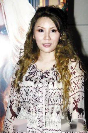 玉萨,是蒙古,维吾尔,俄罗斯,汉族混血儿,中国内地女歌手.