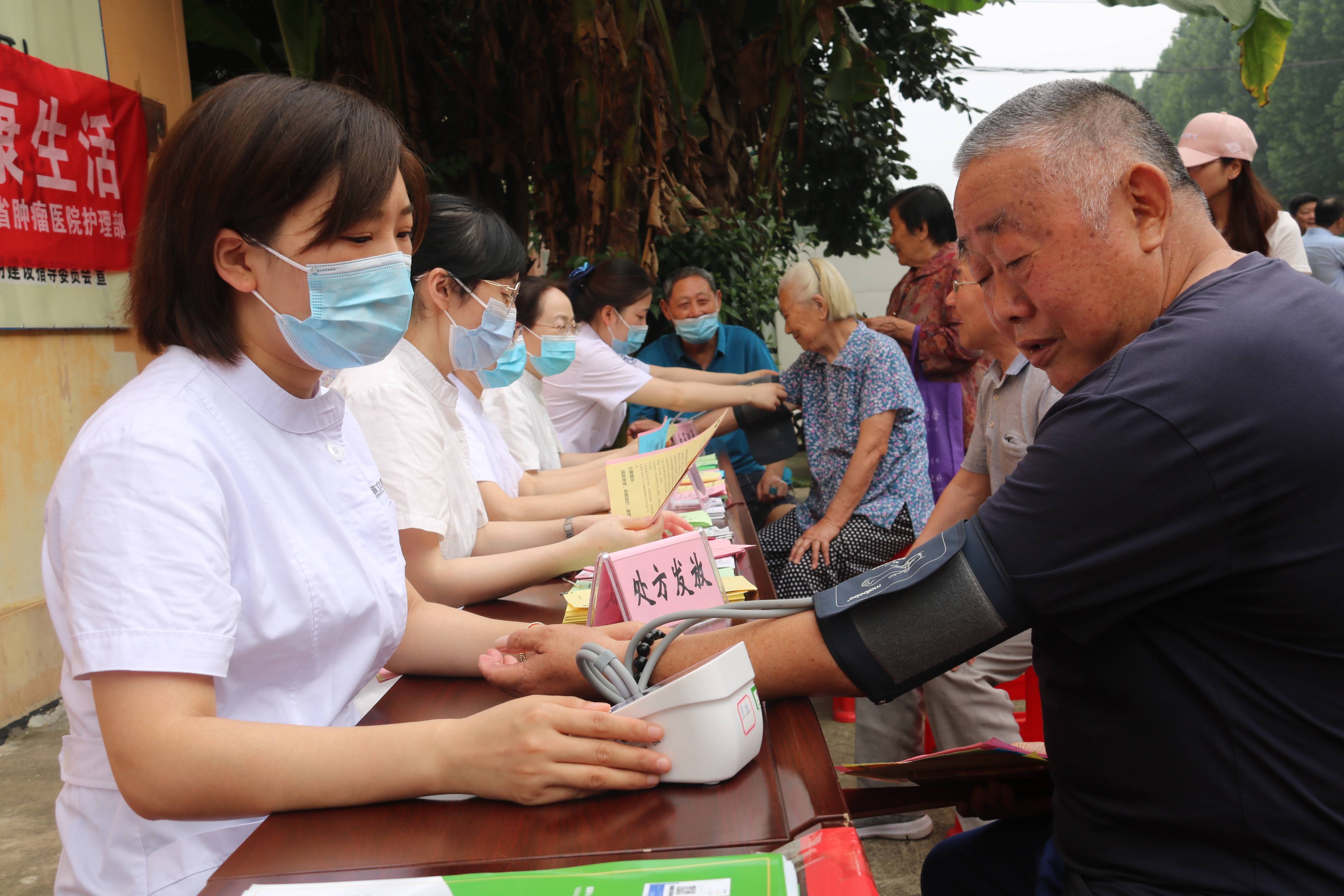 蜀山区井岗镇卫楼社区延伸治理末梢倾力为民服务