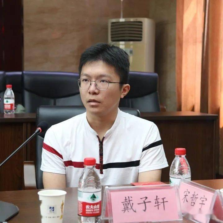 述评掌声响起来