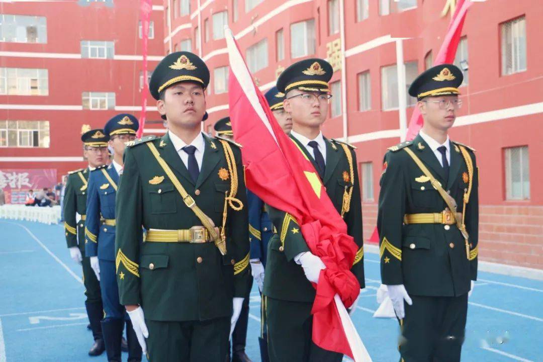 高考大捷迎接新学期和新同学的到来01升国旗 奏唱国歌衡水第一中学