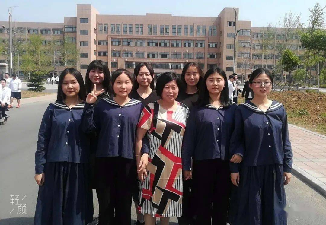 泗水一中教师风采展示她耕耘教坛34载倾一腔热血温一方故土