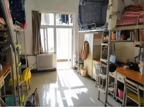 研高层的宿舍还有独立卫生间哦~4#男生宿舍7#女生宿舍1#男生宿舍研