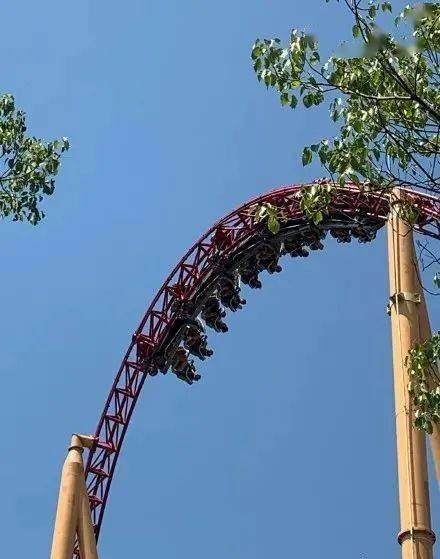 太吓人过山车上20名游客倒挂在半空1小时