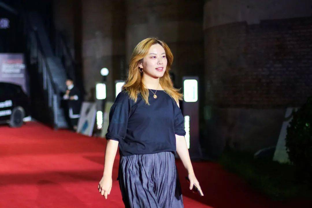 低俗小说》导演,编剧刘昊昮,编剧刘拉举▲ 《36次曝光》导演孟醒华语