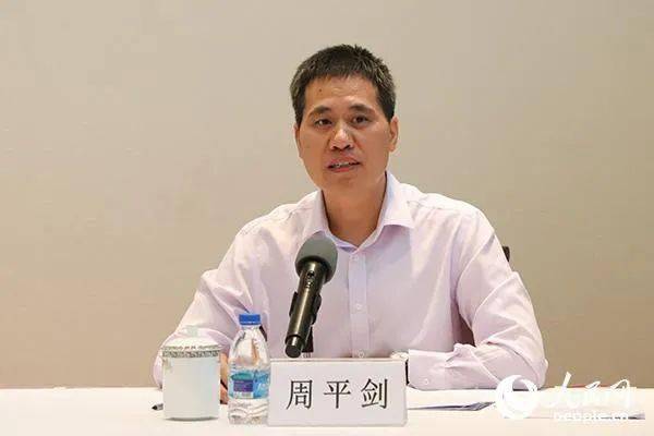 周平剑,男,1971年10月出生,湖南武冈人.