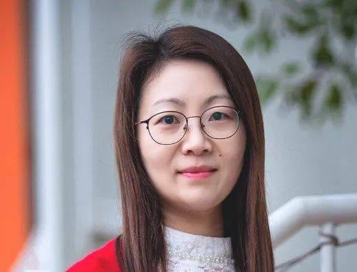 荣获2019-2020年度安亭镇教育系统十佳青年教师杨佳懿安亭镇十佳教师