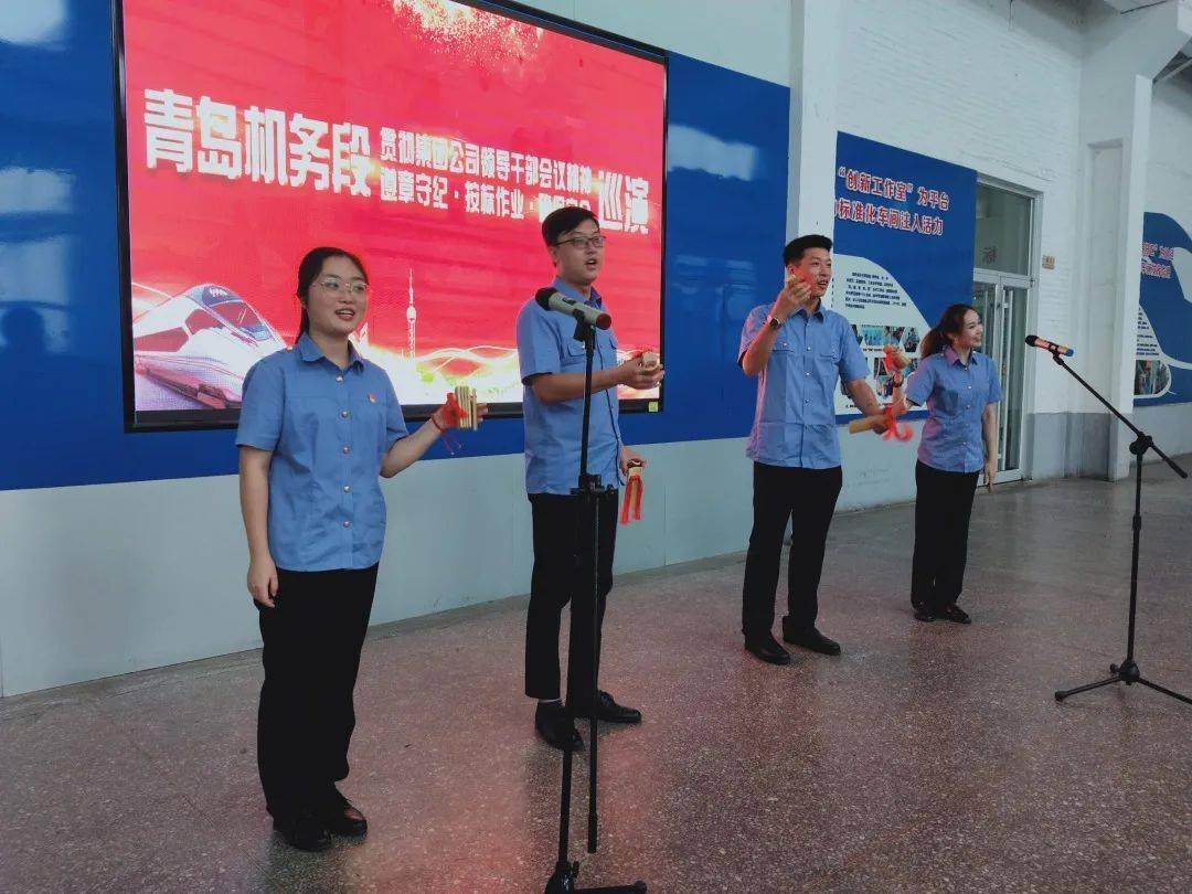 们的热情~好大的阵仗哦~到职工中去,为职工而歌巡演小分队分别在青岛
