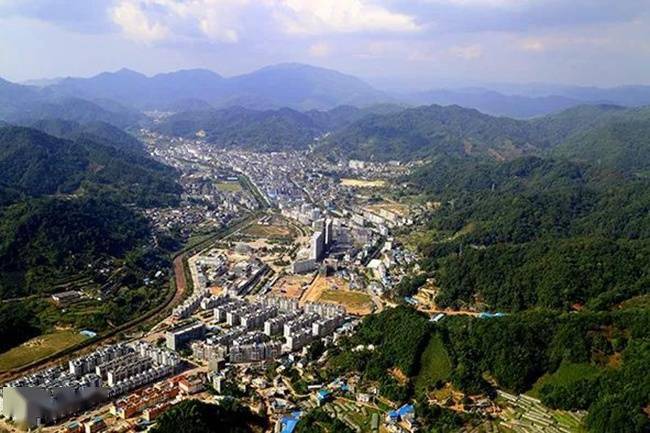 普洱市江城县,曾是云南省27个深度贫困县之一,共有42个贫困村,建档