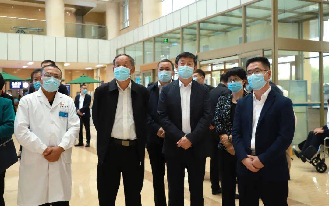 市政府副市长苏凤仙,绥芬河市政府市长王永平陪同调研