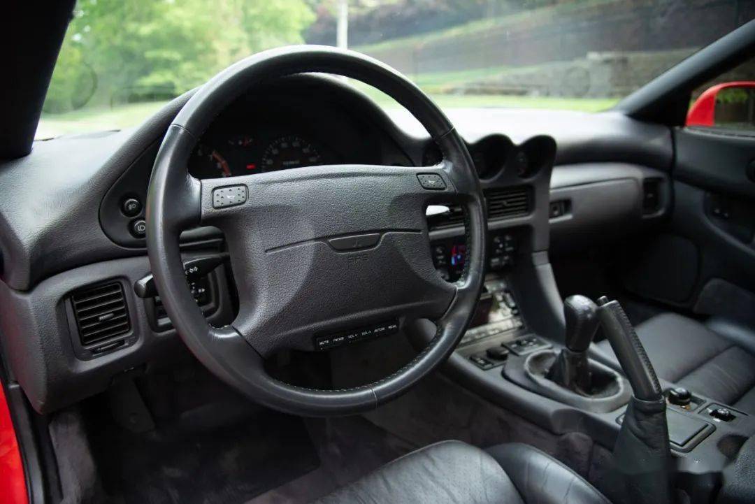 一辆27岁的三菱3000gtvr4准新车