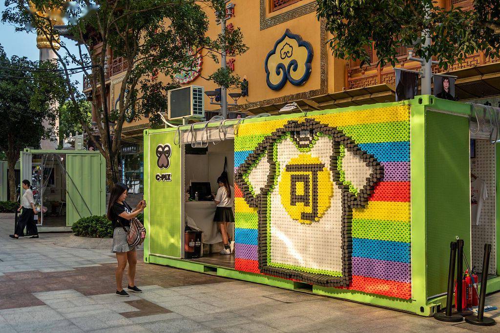 上海集装箱魔盒打造非常治愈大街引市民驻足