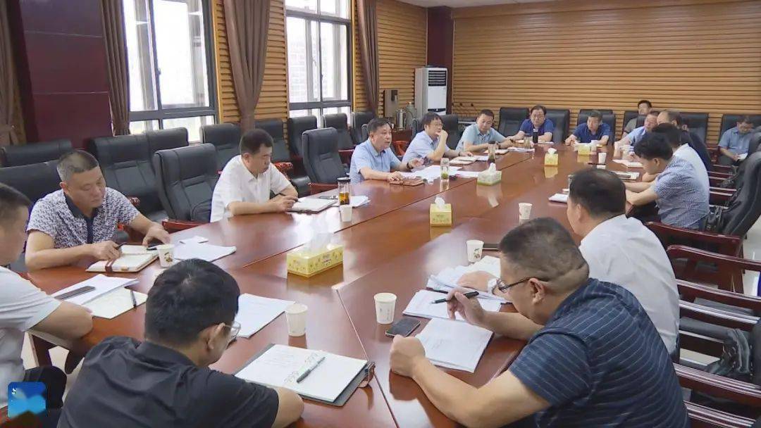 书记石玉华在主持召开全县下半年项目建设和拉练迎检工作会议时强调