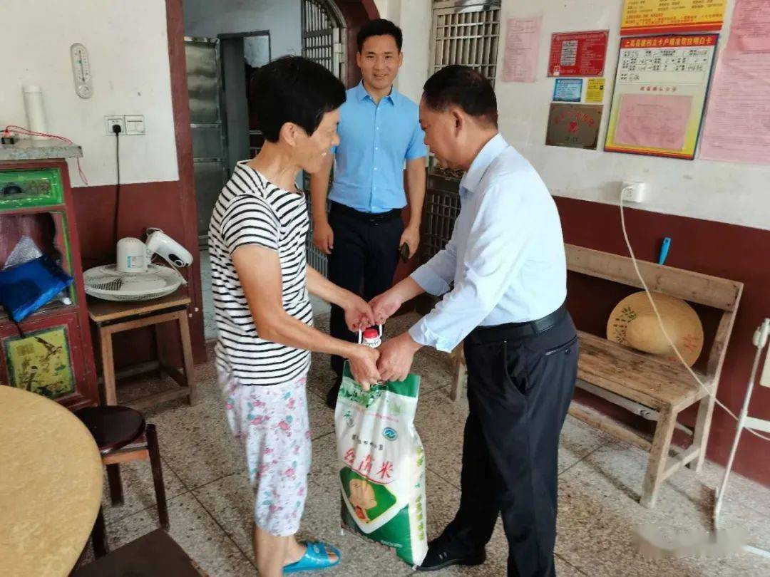 今日上高胡宝成到新界埠镇走访慰问