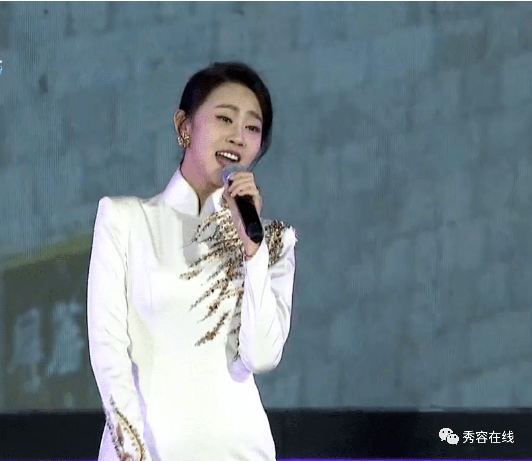 《长城长》演唱:瓜尔佳彤朗诵嘉宾:张宏,非也摄影:王贵林,宿国珍