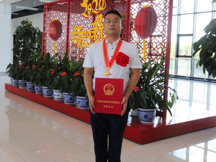 书记,区委组织部常务副部长张友生代表临时党委接受表彰谢谢你们守护