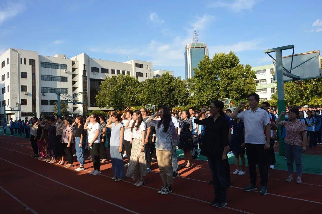 潍坊三中校服图片图片