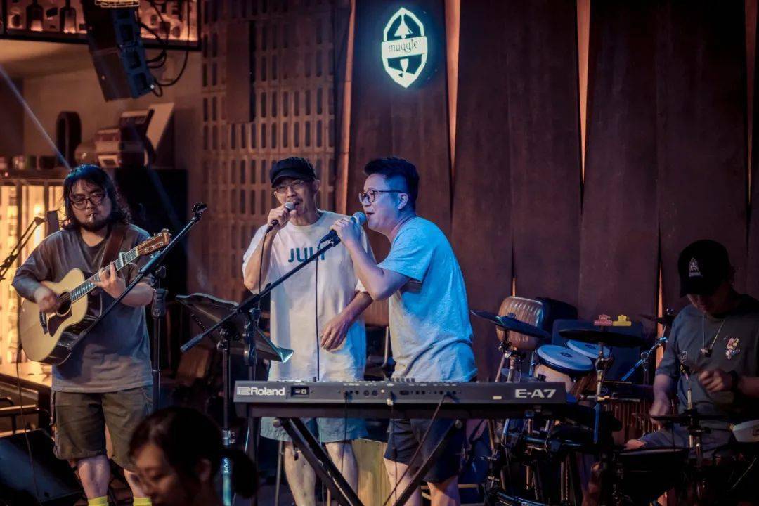 舟宿夜江一条街上的另类存在ktvlivehouse欢迎来到麻瓜的音乐世界