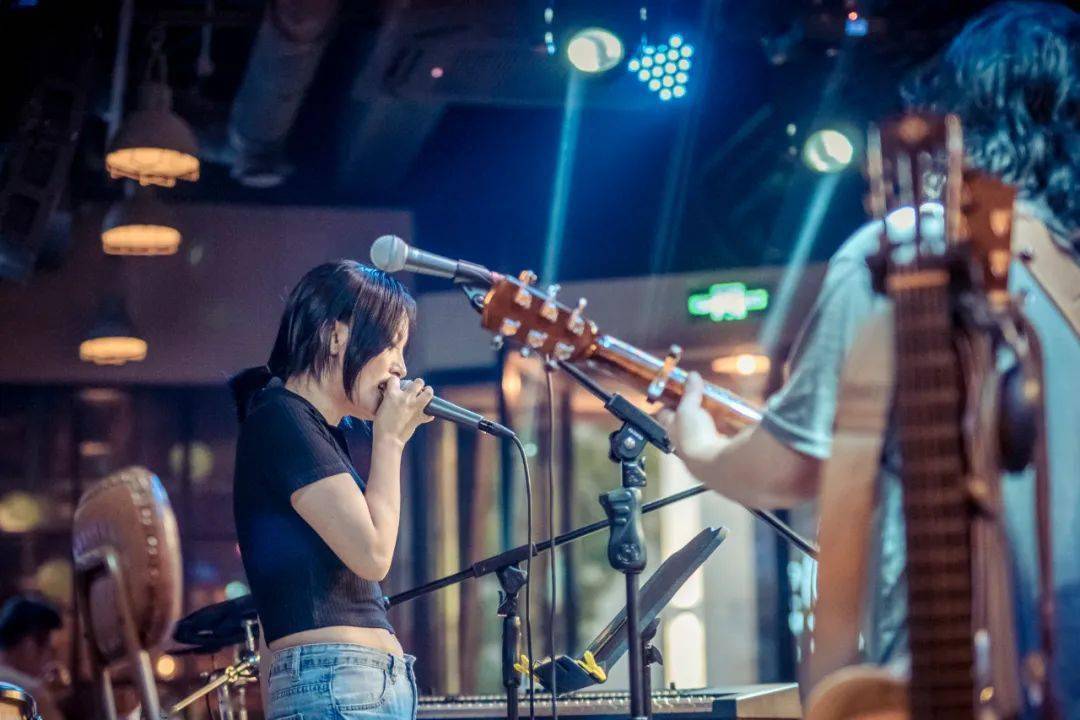 舟宿夜江一条街上的另类存在ktvlivehouse欢迎来到麻瓜的音乐世界