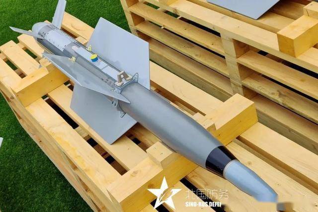 系列化的kab-50/100精确制导炸弹以及"产品85"和kh-50小型空地导弹