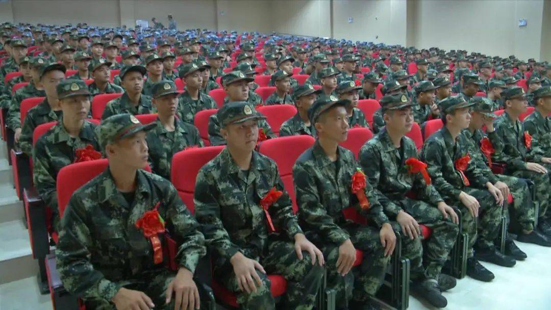 市征兵工作领导小组副组长,市委常委,军分区政委张毅,市征兵工作领导