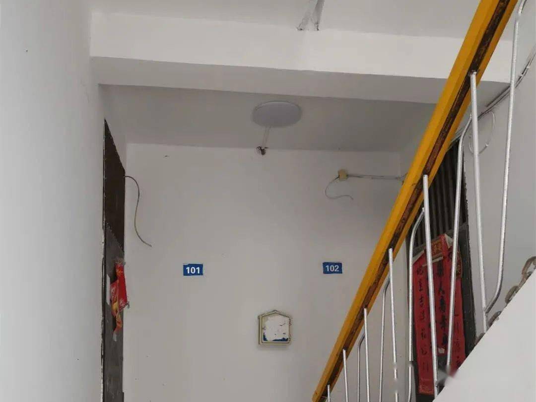 推进城市停车设施专项规划,增加小区路灯,整理楼道线路,及时维护涡揶