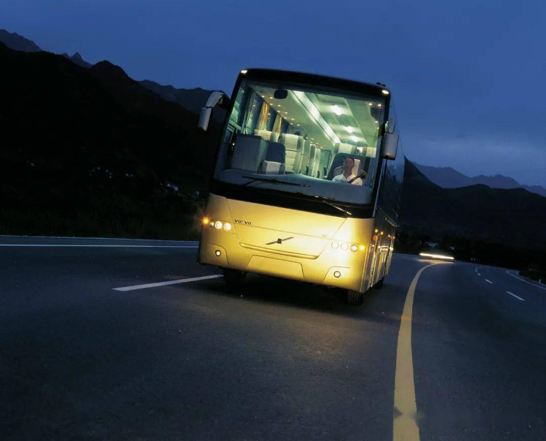 曾经的高速客运旗舰售价超200万车辆代号xw6120系列的西沃b12m